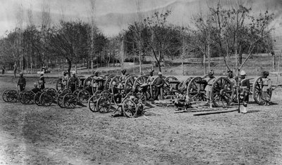 Kohat Parade Ground with Captured Afghan Guns from the Battle of Peiwar with Soldiers from the 8th Foot, 92nd Highlander 5th Punjab Infantry by English Photographer